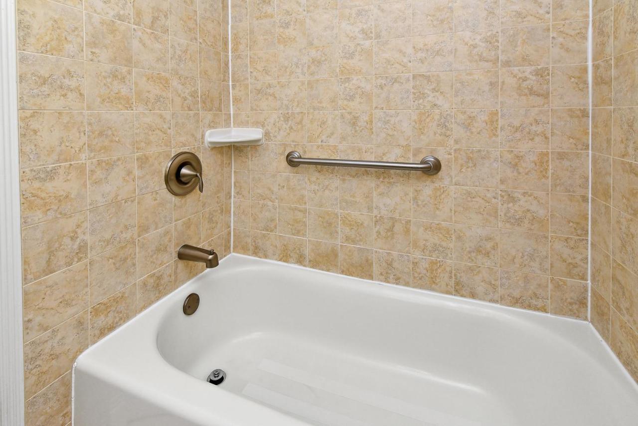 רהובות' ביץ' Brighton Suites Hotel מראה חיצוני תמונה